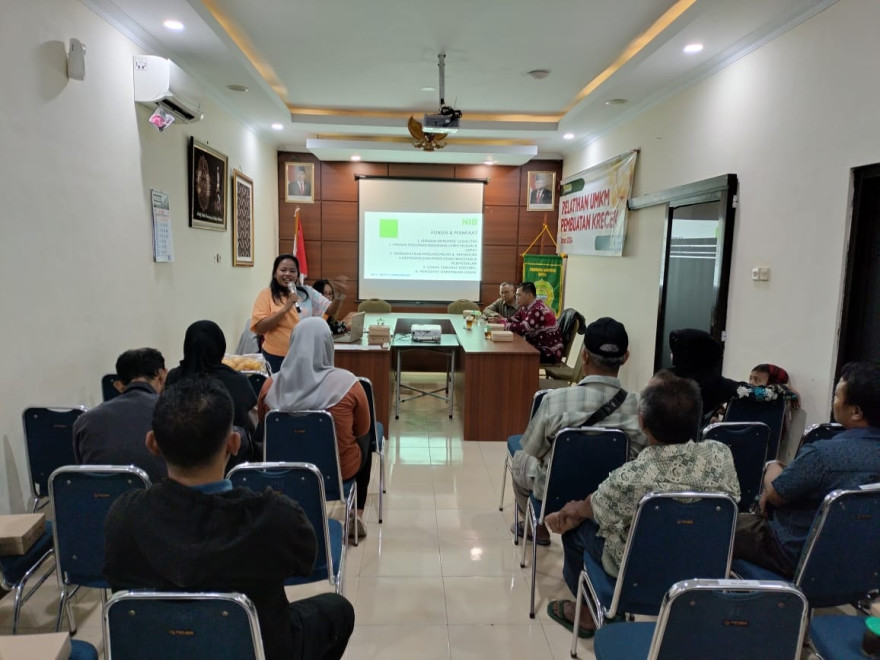 Pelatihan UMKM Pembuatan Krecek Rambak Kulit Sapi